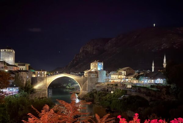 Mostar, Europa sospesa sul Neretva.