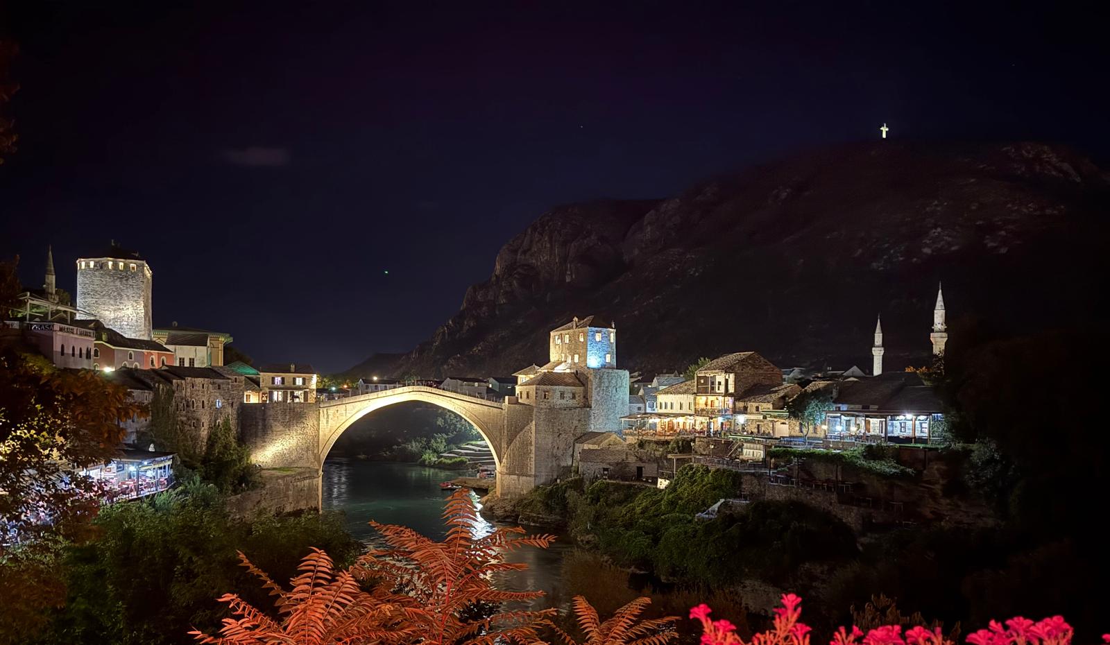 UN PONTE DI SPERANZA: AUGURI DI BUONE FESTE